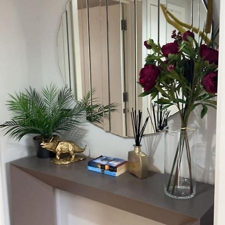 The Reflection Apartment , With River Thames View Londra Exterior foto